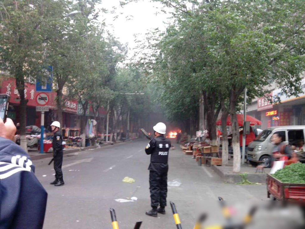 Les explosions sur un marché au Xinjiang ont fait des morts et des blessés