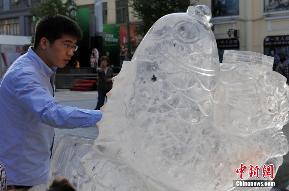 Des sculptures de glace dans les rues de Harbin