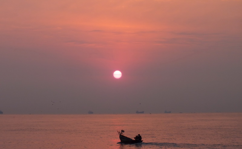 Le magnifique lever du soleil sur la plage de Beidaihe