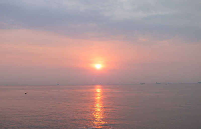 Le magnifique lever du soleil sur la plage de Beidaihe