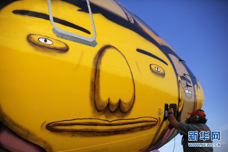 Coupe du Monde : l'avion de l'équipe du Brésil redécoré