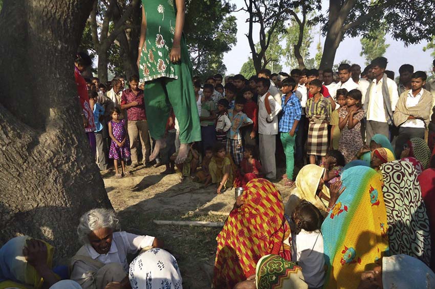 Inde : deux adolescentes retrouvées pendues après avoir été violées