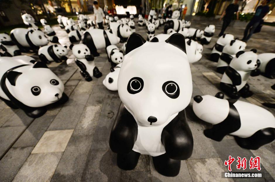 Cent pandas géants envahissent Shanghai !