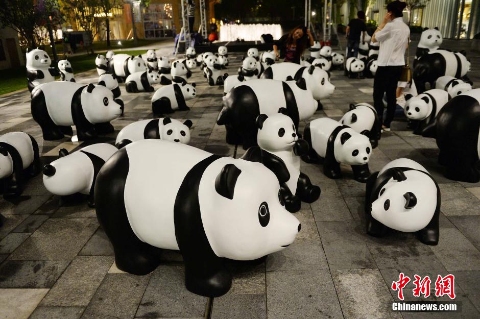 Cent pandas géants envahissent Shanghai !