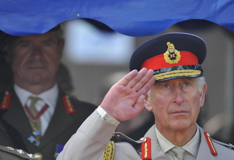 Le prince Charles assiste à une cérémonie commémorative à la mémoire des actions du Jour J de la 6e Division aéroportée britannique et du 1er Bataillon canadien de parachutistes au village de Bavent près des c?tes normandes, le 5 juin 2014. [Photo/agences]