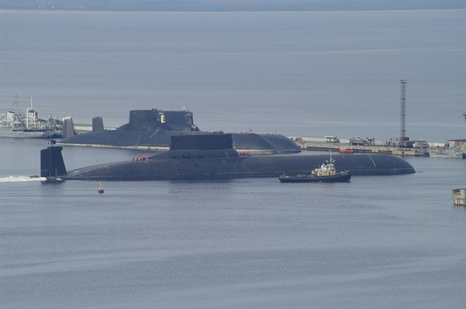 Apparition simultanée de trois sous marins Typhoon, les plus grands du monde