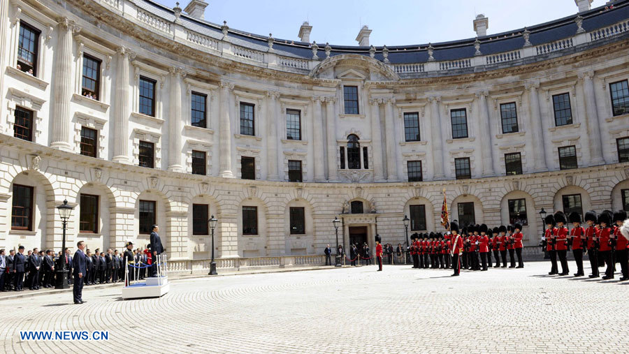 Le Premier ministre chinois propose d'accro?tre les échanges commerciaux entre la Chine et la Grande-Bretagne à 100 MDS de dollars