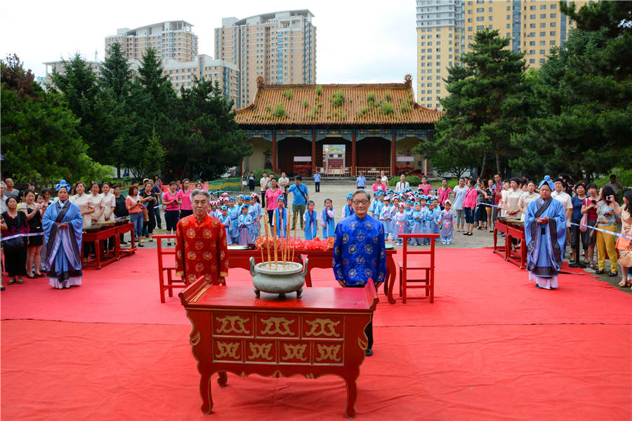 La Cérémonie de la Première Ecriture au Temple de Confucius