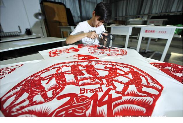 Clin d'oeil à la Coupe du Monde 2014 à l'aide des compétences traditionnelles chinoises.