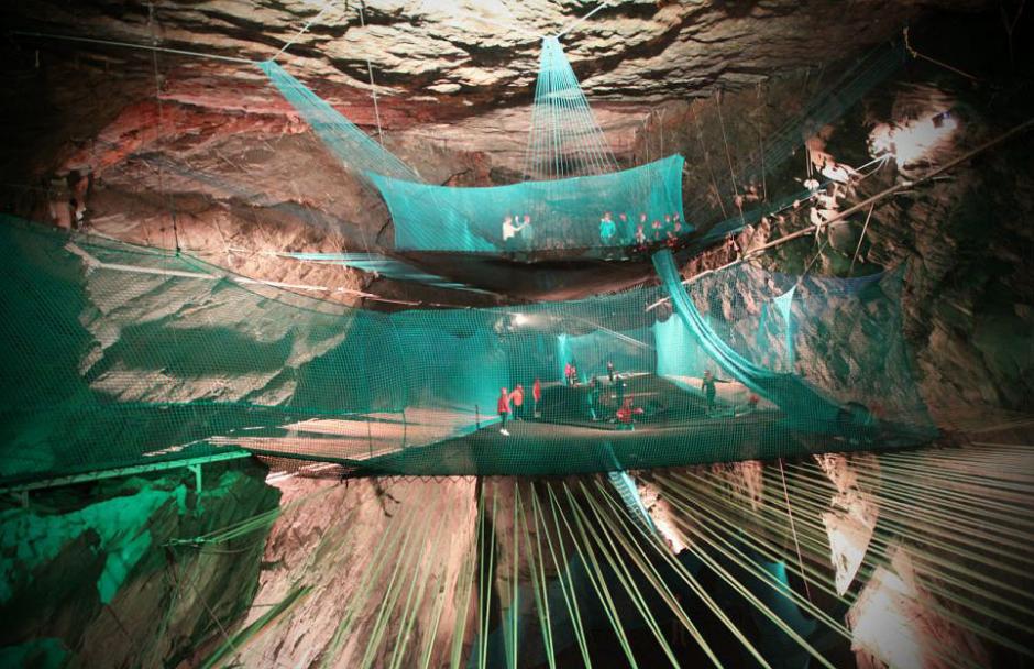 Le plus grand trampoline souterrain du monde 