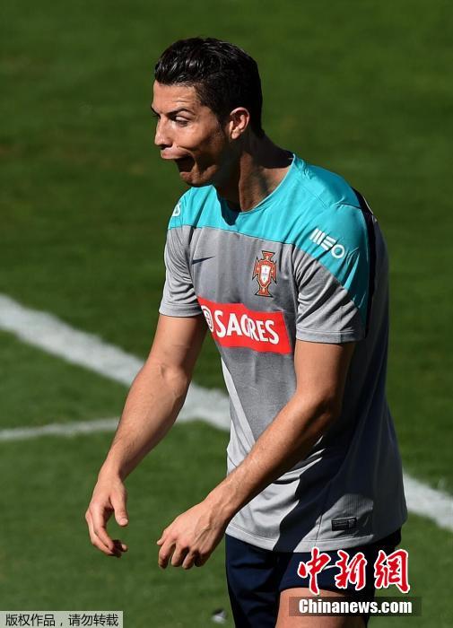 Le 12 juin, il semble que C.Ronaldo ait mangé quelque chose de sale. Mais il participe quand même à l’entra?nement quotidien.