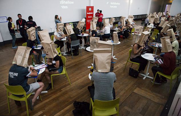 Un speed-dating à visage caché