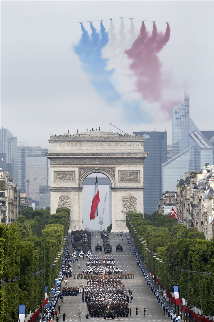 France : défilé militaire pour célébrer la fête nationale du 14 juillet