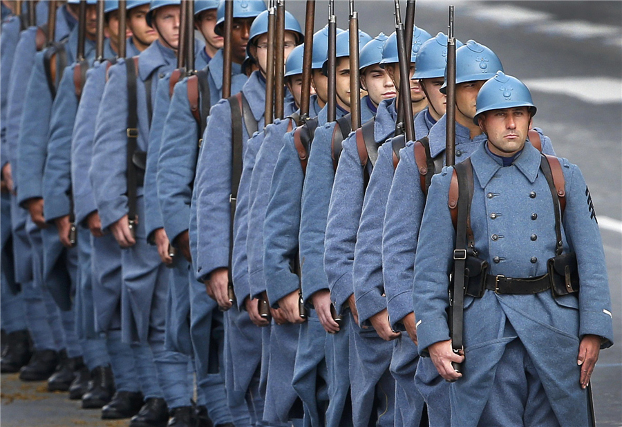 France : défilé militaire pour célébrer la fête nationale du 14 juillet