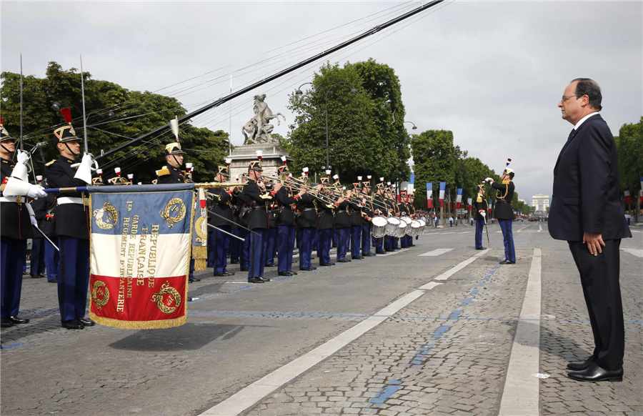 France : défilé militaire pour célébrer la fête nationale du 14 juillet