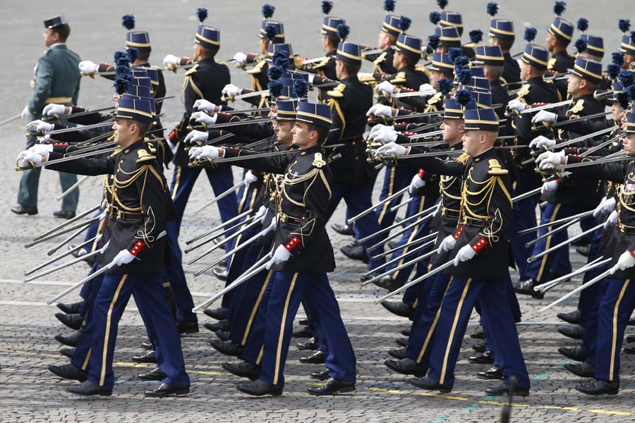 France : défilé militaire pour célébrer la fête nationale du 14 juillet