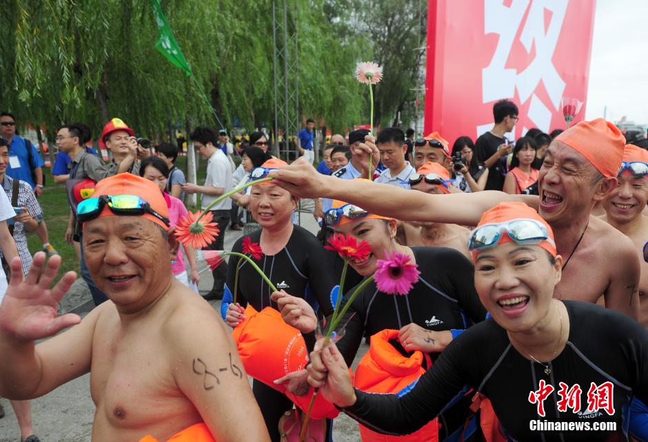 Wuhan : la traversée du Yangsté à la nage 