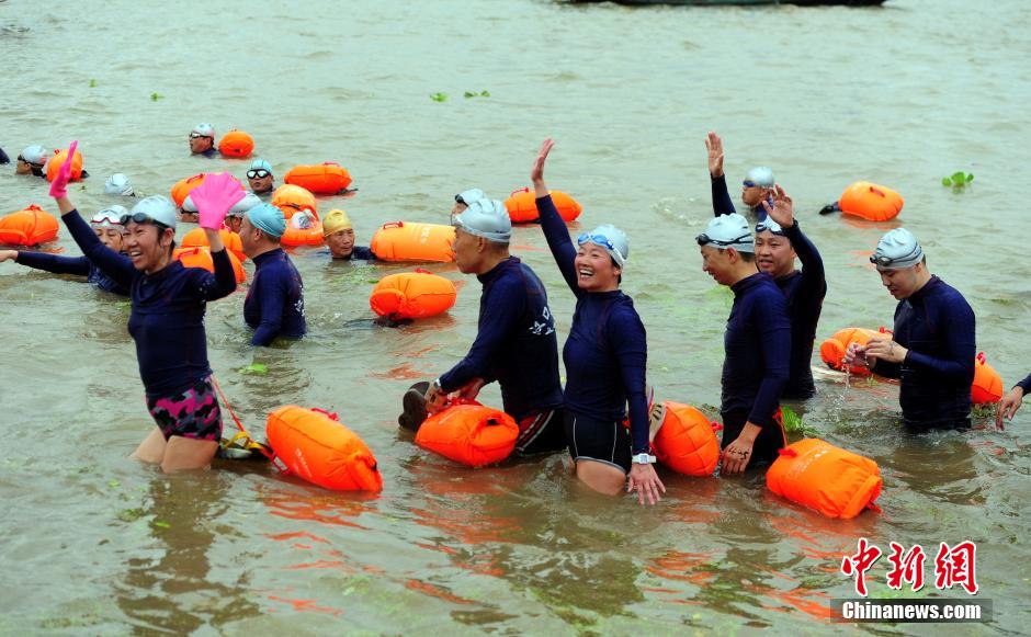 Wuhan : la traversée du Yangsté à la nage 