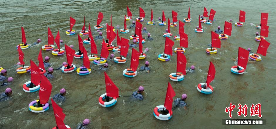 Wuhan : la traversée du Yangsté à la nage 