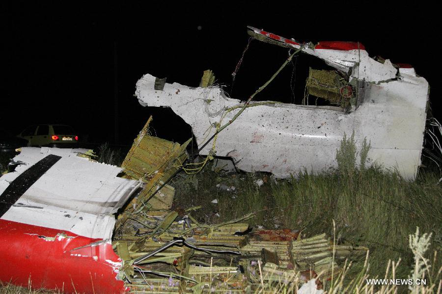 Un avion de passagers de Malaisie s'écrase en Ukraine à proximité de la frontière russe 