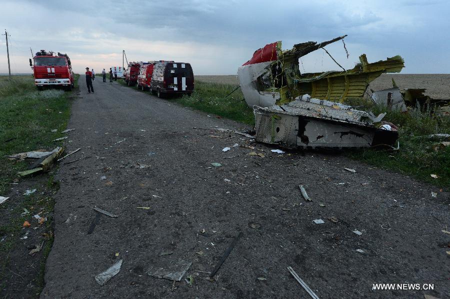 Un avion de passagers de Malaisie s'écrase en Ukraine à proximité de la frontière russe 