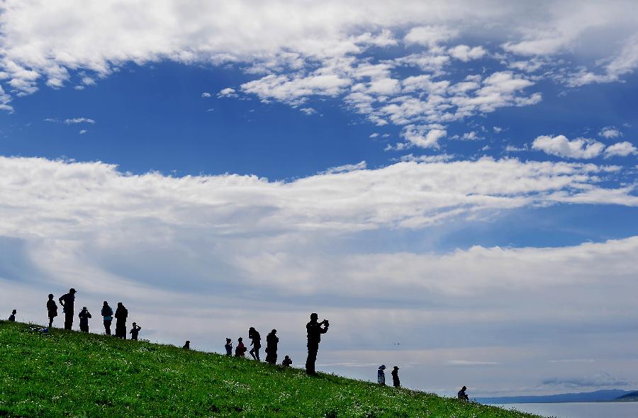 Chine: Paysages des nuages au-dessus du lac Qinghai