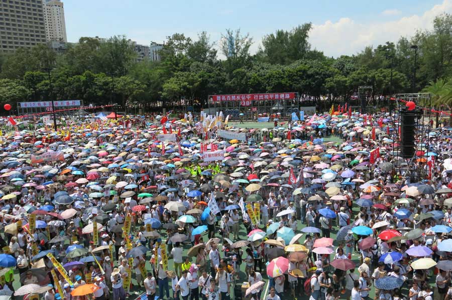 Les opposants à ? Occupy Central ? ont défilé en masse à Hong Kong