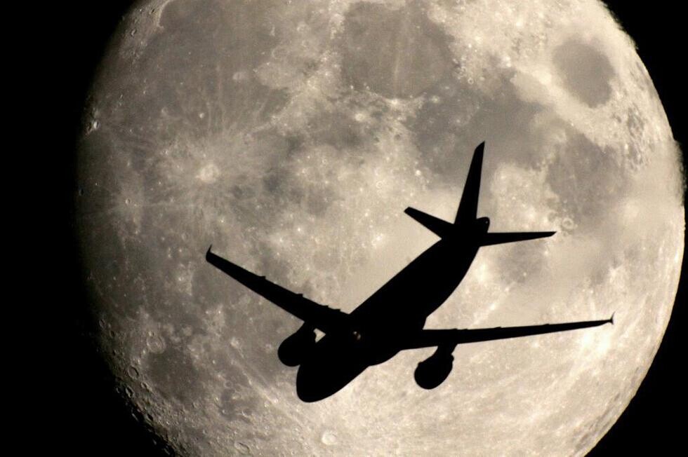 Comme si les avions pouvaient se poser sur la Lune et tutoyer le Soleil…