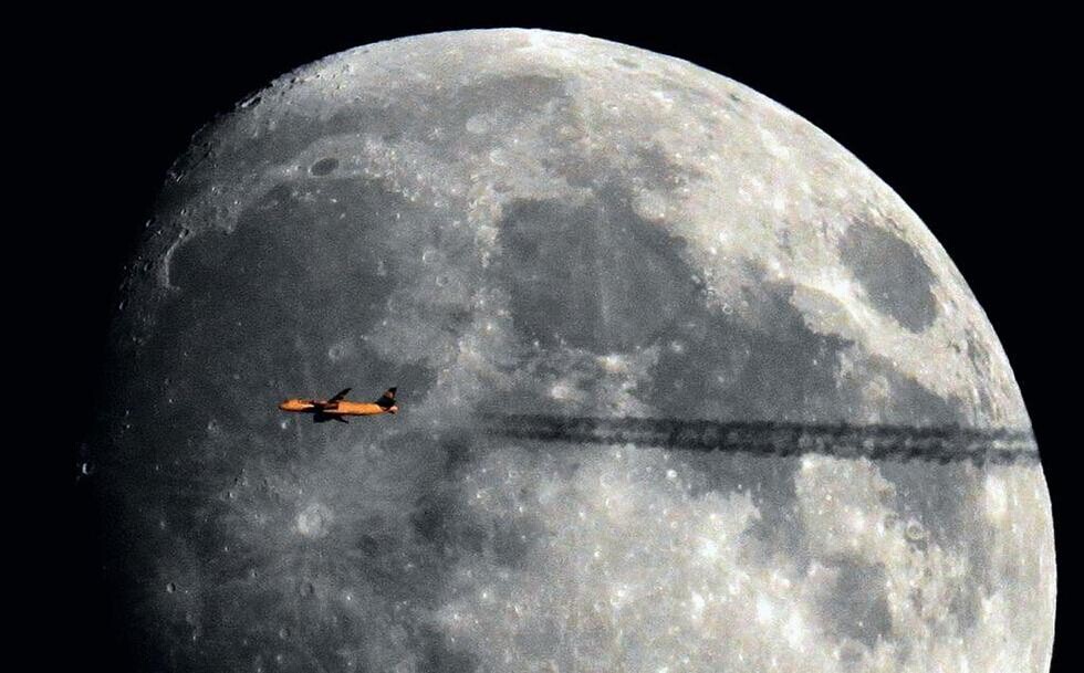 Comme si les avions pouvaient se poser sur la Lune et tutoyer le Soleil…