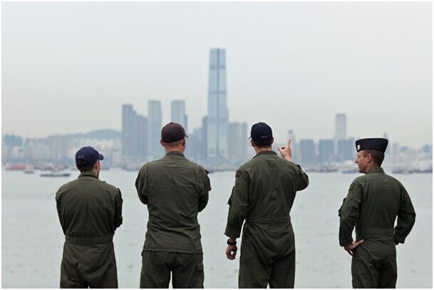 Le navire USS Makin Island à Hong Kong