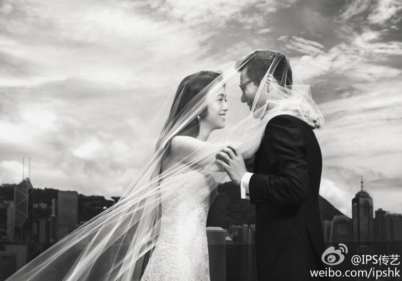 L'actrice chinoise Tang Wei en robe de mariée