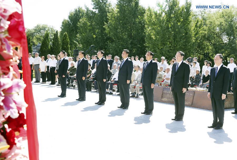 Les dirigeants chinois assistent à une cérémonie marquant la victoire de la Guerre anti-japonaise