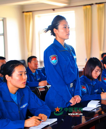 Des chasseuses au salon de l’Airshow China 2014