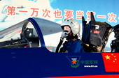 Des chasseuses au salon de l’Airshow China 2014