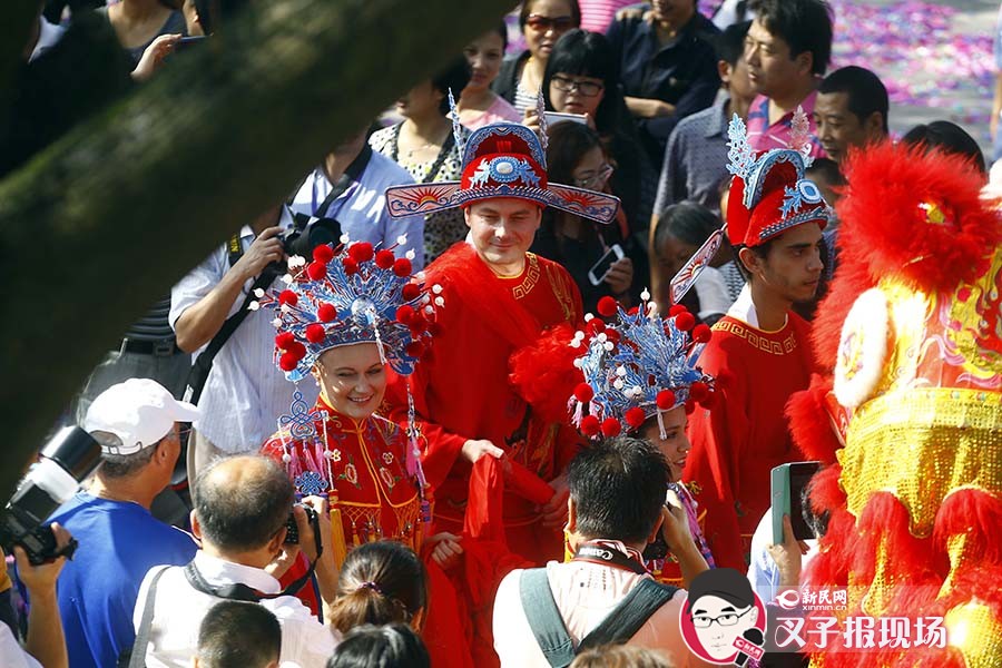 Noce traditionnelle chinoise dans un village antique