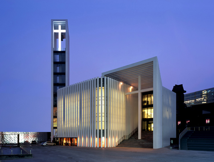 1. L'église chrétienne de HaidianFondée le 1er ao?t 2005, la nouvelle église chrétienne de Haidian est une église protestante de style moderne avec une superficie de 4 000 m2.