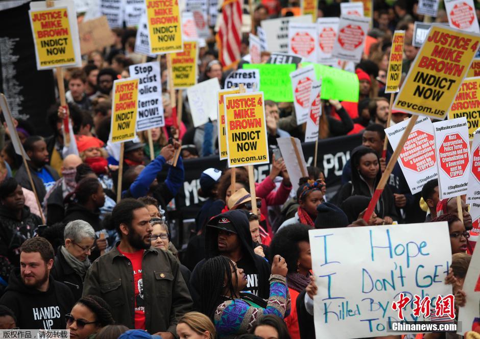 USA: des milliers de personnes manifestent contre la violence policière à Saint Louis