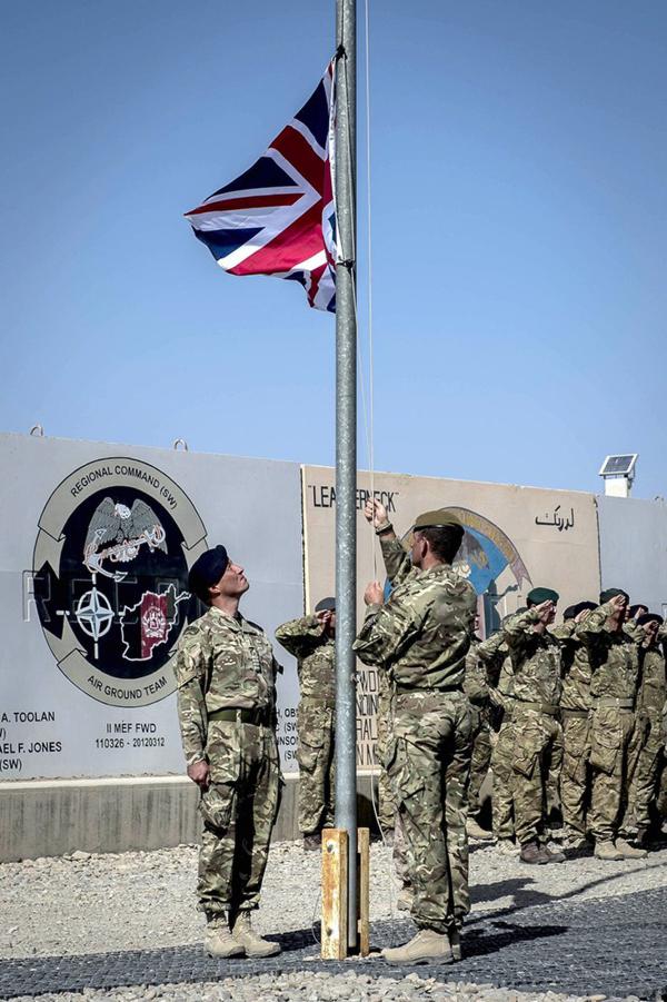 Fin du retrait troupes américaines et britanniques d'Afghanistan après 13 ans de guerre