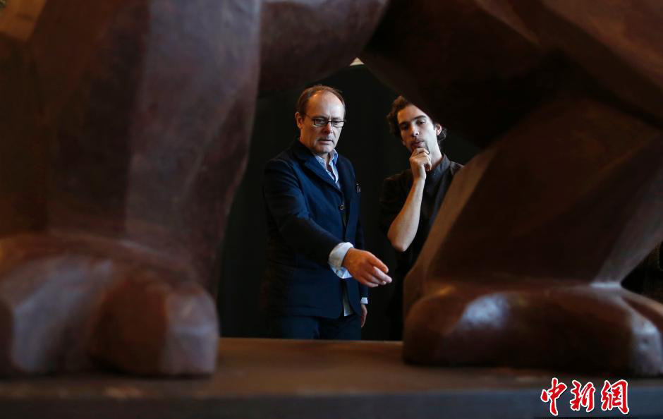 Un King-Kong en chocolat de 4 mètres de haut réalisée par le chocolatier fran?ais Jean-Paul Hévin est exposé actuellement au Salon du Chocolat à Paris.