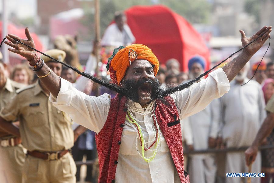 Un concours de moustaches en Inde