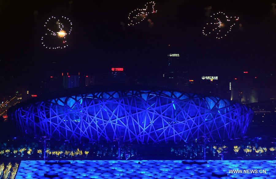 Dans le cadre de la 22e réunion des principaux dirigeants de la Coopération économique de l'Asie-Pacifique (APEC) ayant lieu à Beijing du 10 à 11 novembre, un grand spectacle de feux d'artifice a été dans le parc olympique de la capitale chinoise, capitale de la Chine, le 10 novembre 2014.