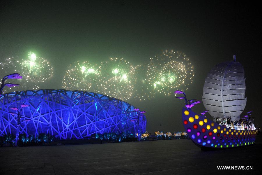 Dans le cadre de la 22e réunion des principaux dirigeants de la Coopération économique de l'Asie-Pacifique (APEC) ayant lieu à Beijing du 10 à 11 novembre, un grand spectacle de feux d'artifice a été dans le parc olympique de la capitale chinoise, capitale de la Chine, le 10 novembre 2014.