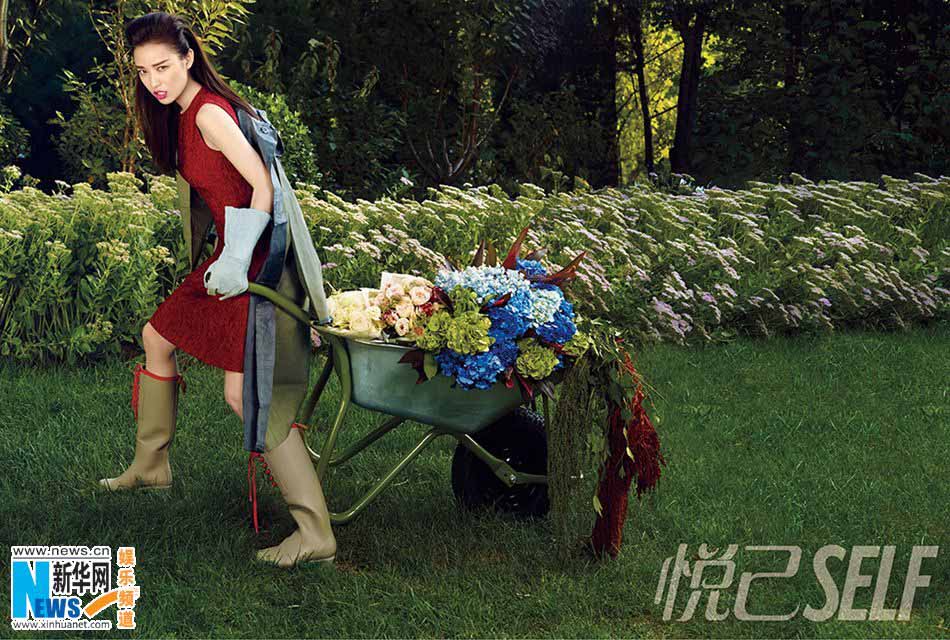 L'actrice chinoise Ni Ni pose pour un magazine