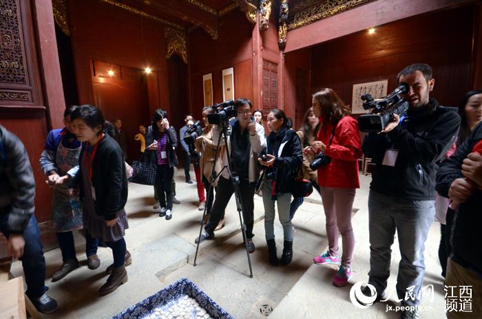 Les médias étrangers admiratifs devant la beauté de Huangling