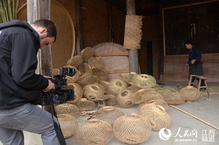 Les médias étrangers admiratifs devant la beauté de Huangling