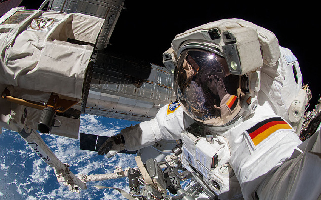 La folie des selfies dans l'espace