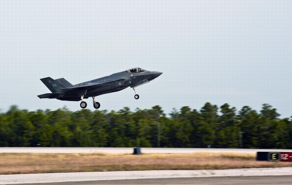 Exercice conjoint de chasseurs F-22 et de F-35 de l’US Air Force