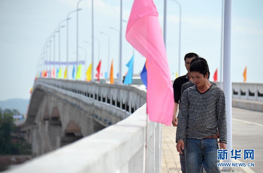 La Chine inaugure un pont au Laos 