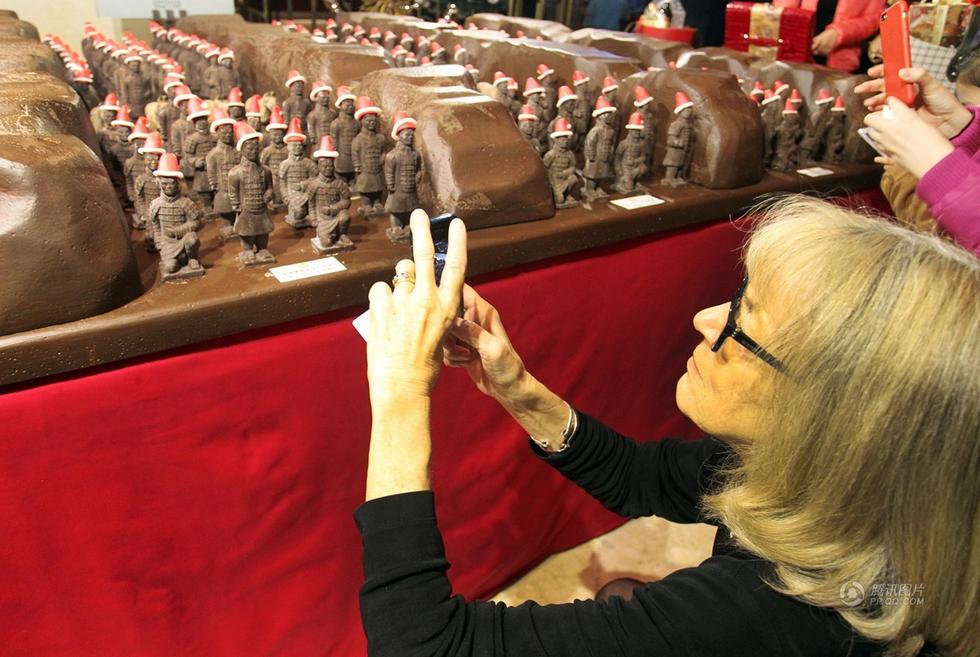 Des statues de guerriers en chocolat pour No?l