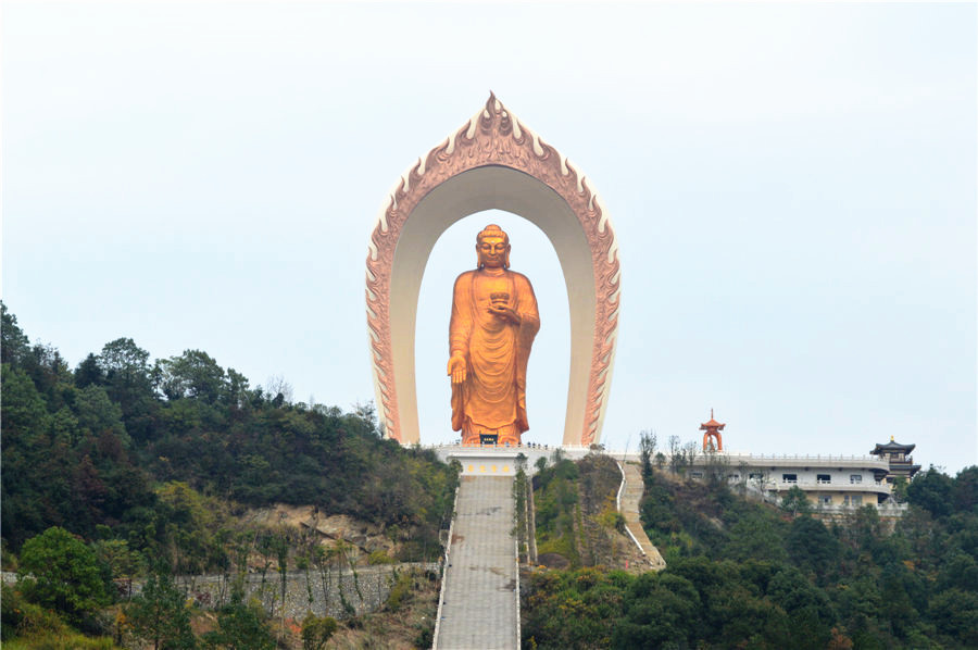 Le plus haut Bouddha est chinois